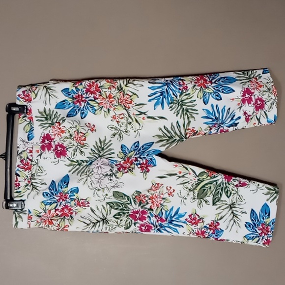 Time & Tru Bright Flowered Capri Pants LG (12-14) - Picture 2 of 6